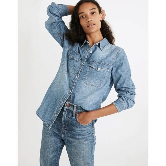 Madewell Denim Button Up Shirt in Bluffton Wash Blue - Picture 2 of 5